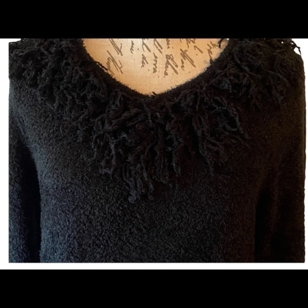 NWT JM COLLECTION FRINGE V-NECK SWEATER